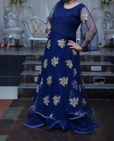Full long maxi Available for urgent sale