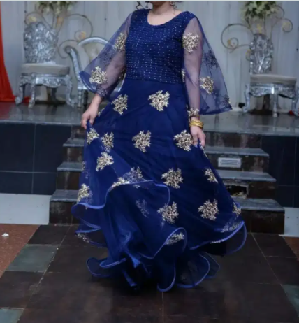 Full long maxi Available for urgent sale