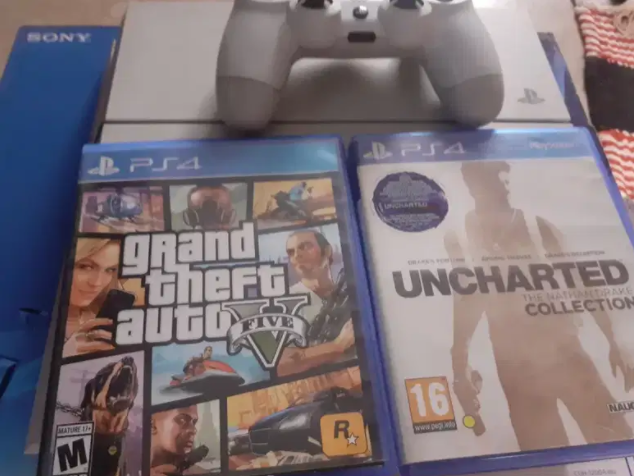 New Ps4 500GB glacier white Available for Sale in Karachi