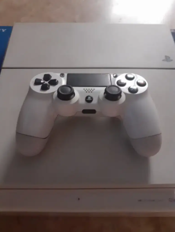 New Ps4 500GB glacier white Available for Sale in Karachi