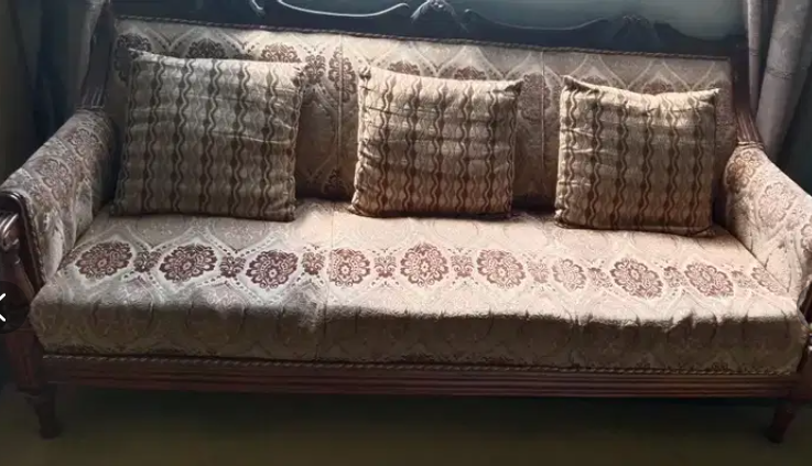 Sofa 5 sitter Available for sale