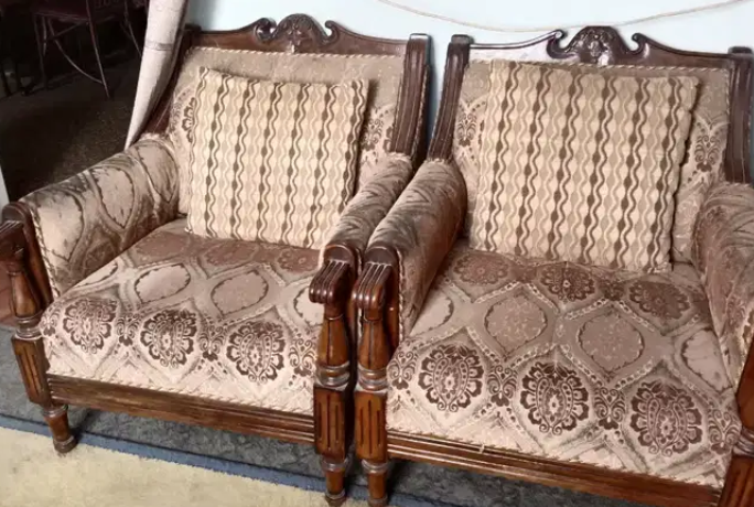 Sofa 5 sitter Available for sale