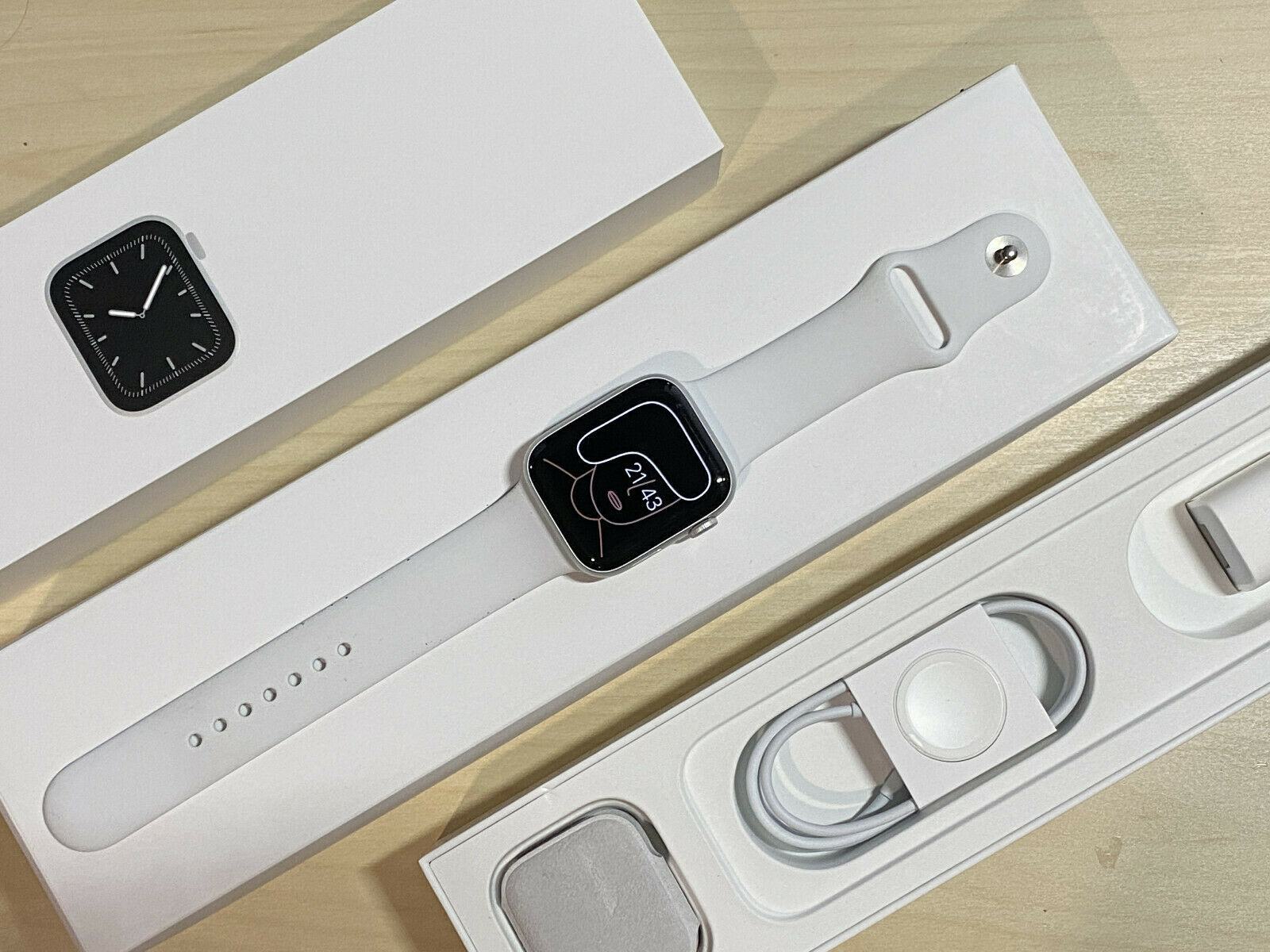 Apple Watch Series 5 44MM LTE 44mm Steel