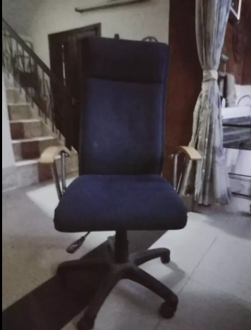 Executive chair office furniture Available for sale