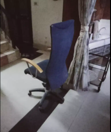 Executive chair office furniture Available for sale