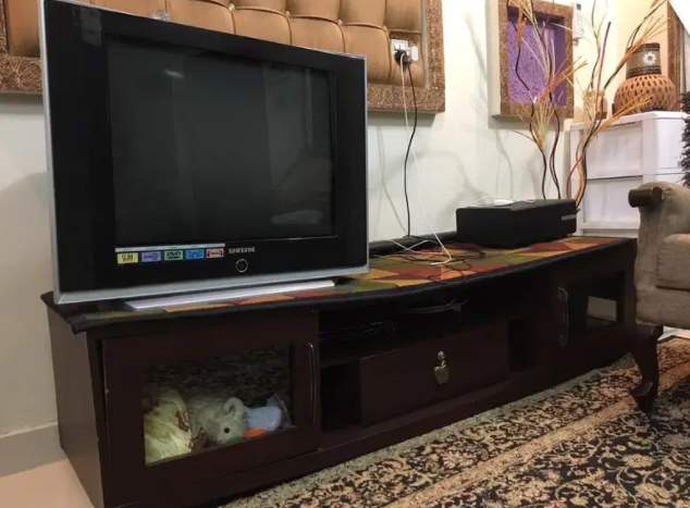 29’’ Slimt Fit Samsung original Tv with Trolley Available for sale