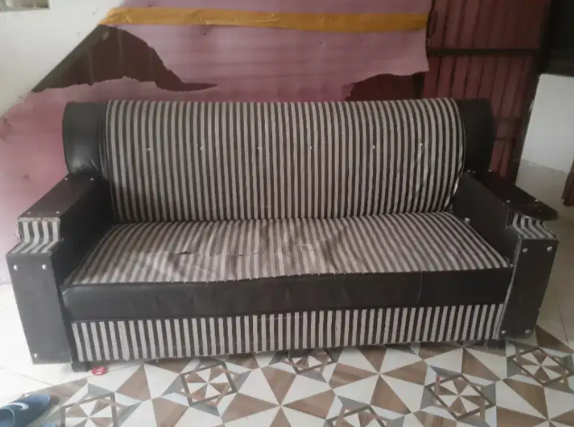 5 seater Sofa set Available for sale