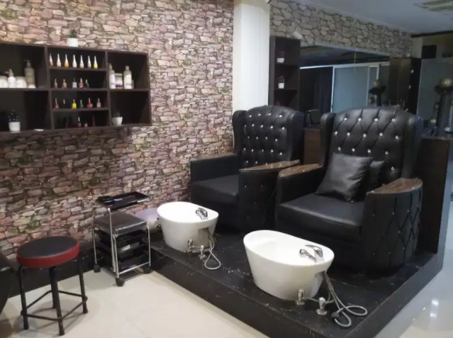New Beauty Parlour with replica A plus quality in Rawalpindi