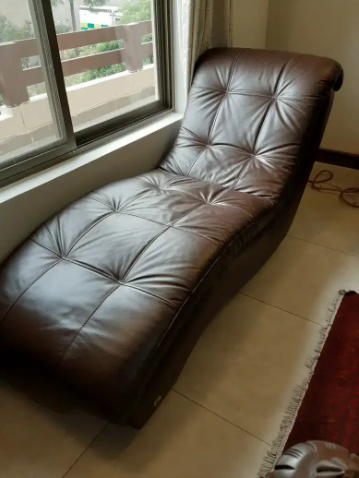 Leather chaise Available for Sale in Rawalpindi