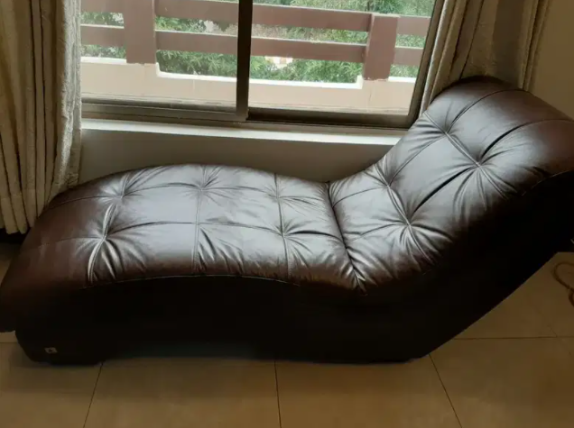 Leather chaise Available for Sale in Rawalpindi