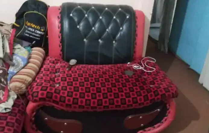 5 seater sofa set Available for sale
