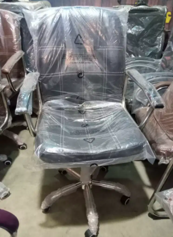 Medium size black office chair Available for sale in Karachi