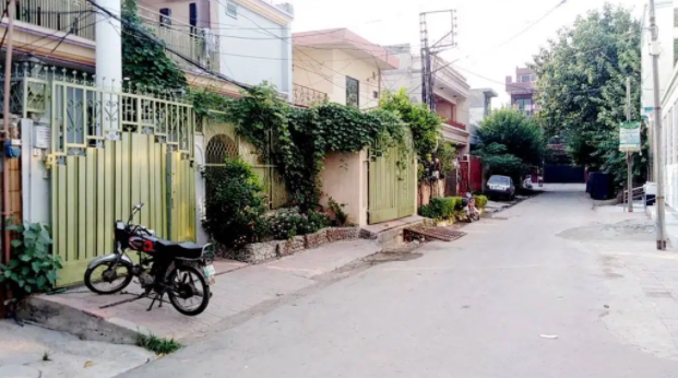 11 Marla House  Available For Sale In New Chauburji Park - Block A Lahore