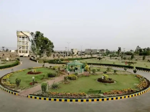 5 Marla plot for sale R block 50 ft road in lmc Available for Sale