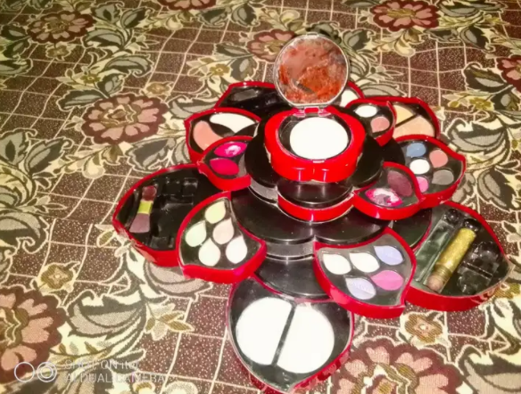 Imported Makeup kit Available for sale