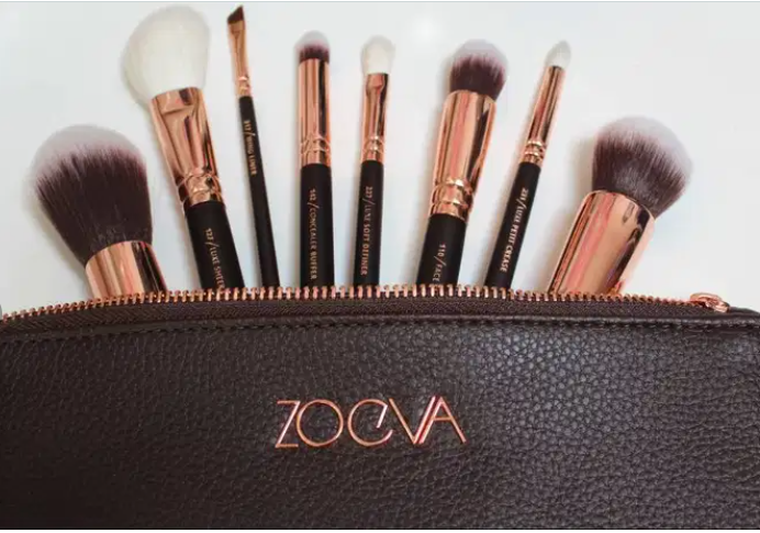 Zoeva 15 Pieces Makeup Brushes With Pouch Available for sale