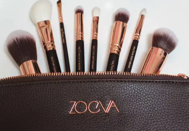 Zoeva 15 Pieces Makeup Brushes With Pouch Available for sale