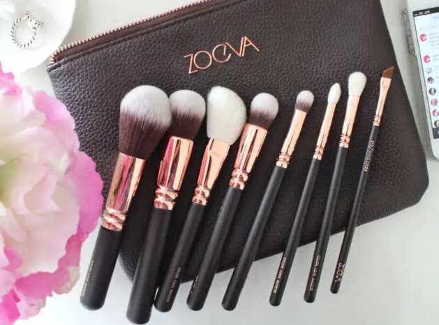 Zoeva 15 Pieces Makeup Brushes With Pouch Available for sale