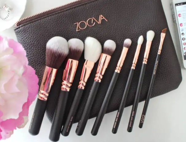 Zoeva 15 Pieces Makeup Brushes With Pouch Available for sale