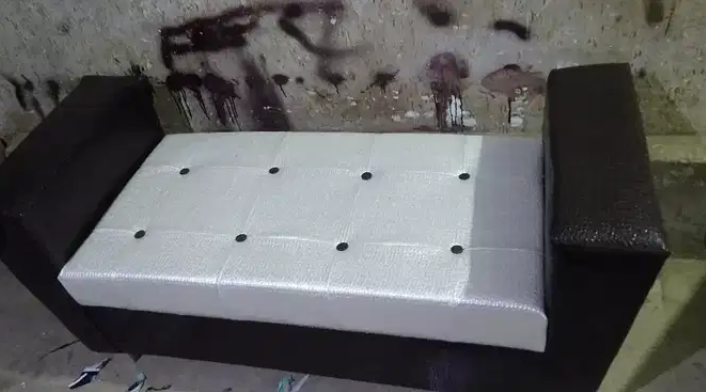 new designs two sitter set Available for sale