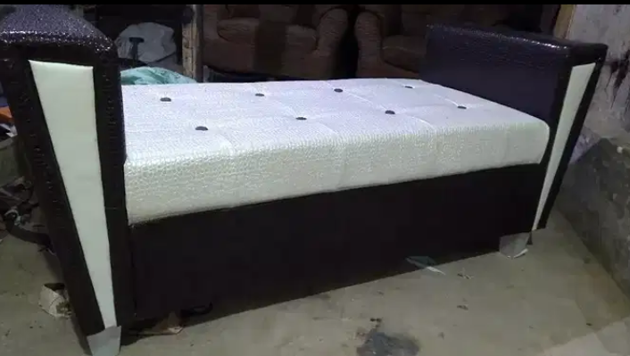 new designs two sitter set Available for sale