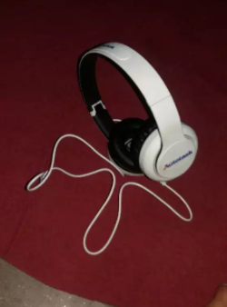 White color Headphone Available for sale in Reasonable price