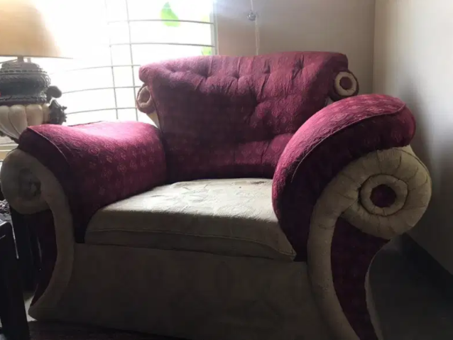 2 sofas set Single seater each Available for Sale