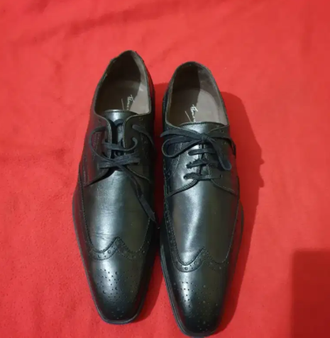 Italian hand made shoes size 10 Available for Sale