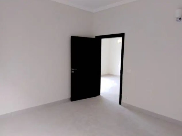 Brand New 3 Bed Luxurious Villa House Available For Sale in Karachi