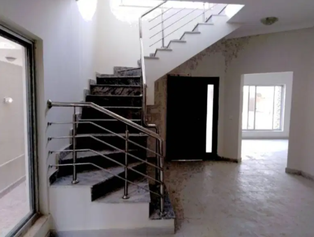Brand New 3 Bed Luxurious Villa House Available For Sale in Karachi