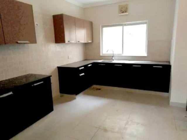 Brand New 3 Bed Luxurious Villa House Available For Sale in Karachi