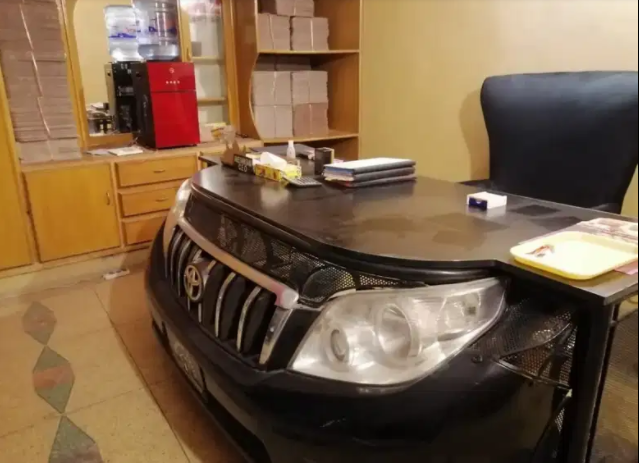 Prado front look office table Available for Sale in Lahore