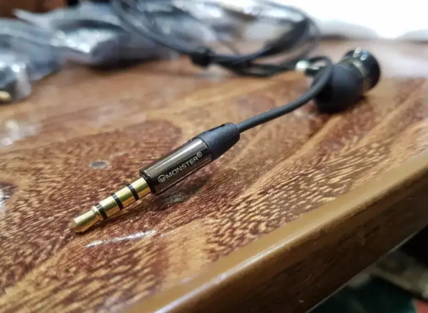 Monster handsfree Available for sale in Lahore