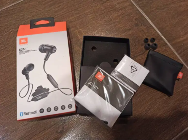 JBL E25BT Wireless headphones in Black Color Available for Sale in Karachi