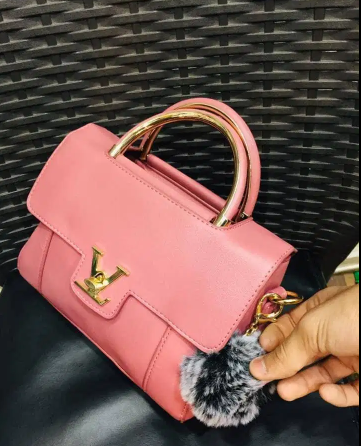 New important hand bag in just 2000 Available for Sale in Lahore