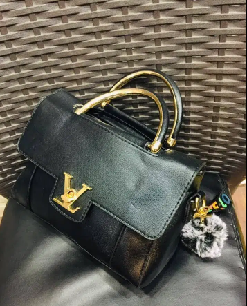 New important hand bag in just 2000 Available for Sale in Lahore