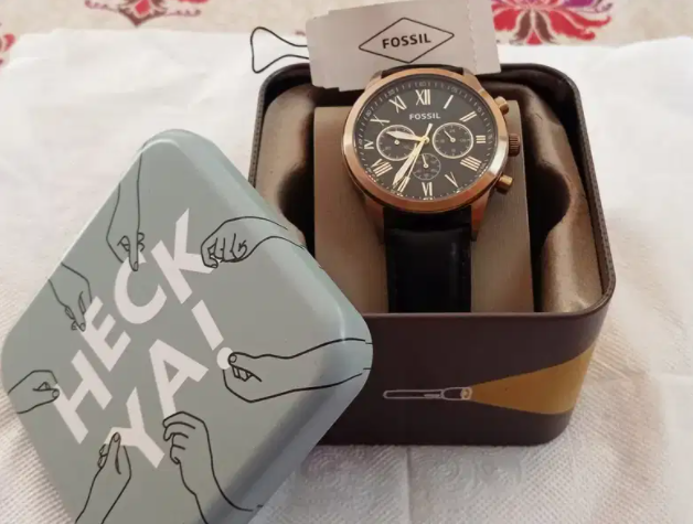 Mens Watch Fossil Leather belt Unique Available for sale in Karachi