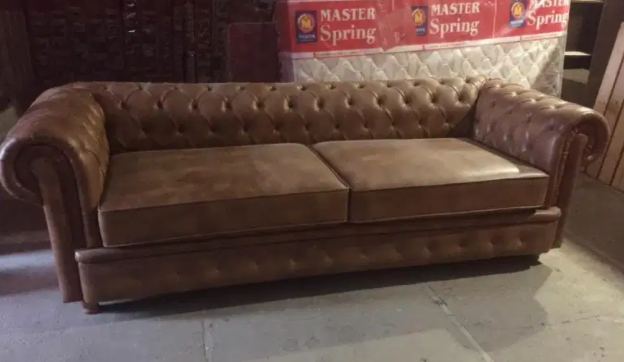 7 seater cheaters sofa Available for Sale
