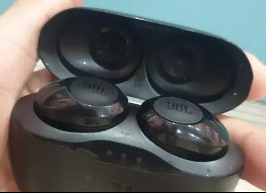 JBL Earbuds 10 DAYS used Available for sale