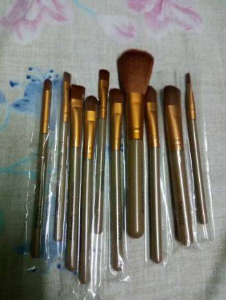 Naked 3 branded makeup brushes