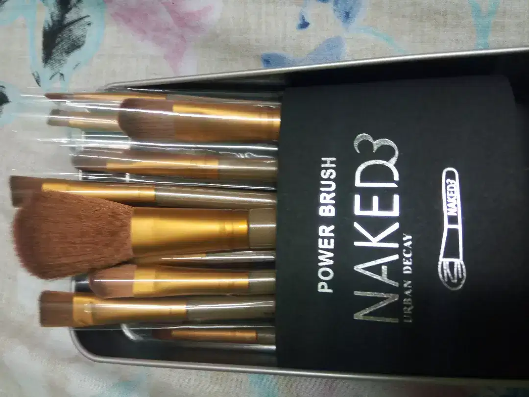 Naked 3 branded makeup brushes Available for sale
