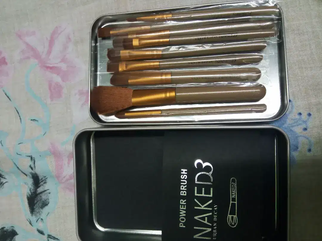 Naked 3 branded makeup brushes Available for sale