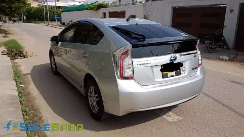 Toyota prius S led Hybrid model 2014 brand new condition 1 owner Khudadad Colon