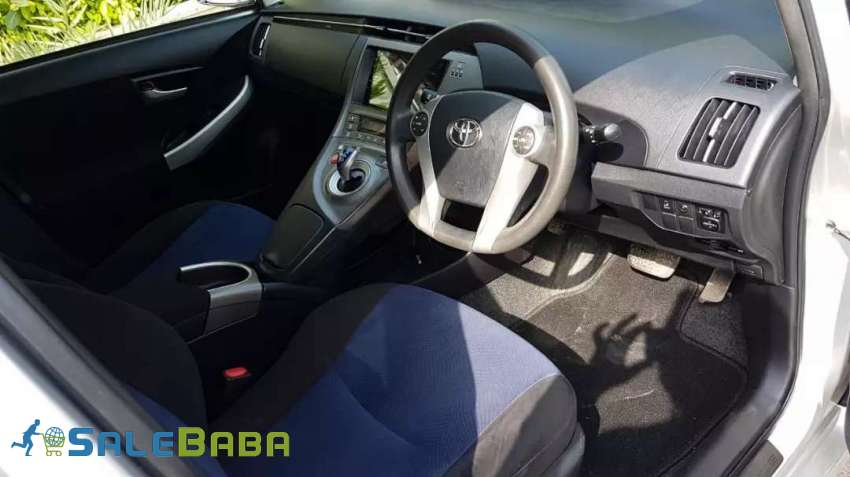 Toyota prius S led Hybrid model 2014 brand new condition 1 owner Khudadad Colon