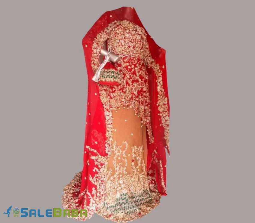 Attractive wedding dress's only one time used avalible in cheap price Bahria