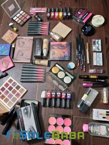 Hamare pass cosmetic ki tamaam variety dastiyab hai DHA Phase 5, Lahore, Punjab
