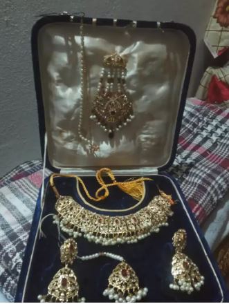 Bridal dress and jewellery