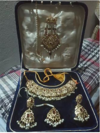 Bridal dress and jewellery