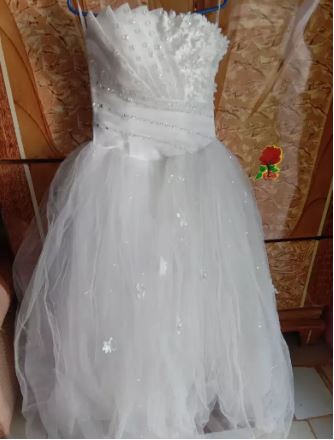 Bride train wedding dress lac up dressing