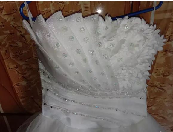 Bride train wedding dress lac up dressing
